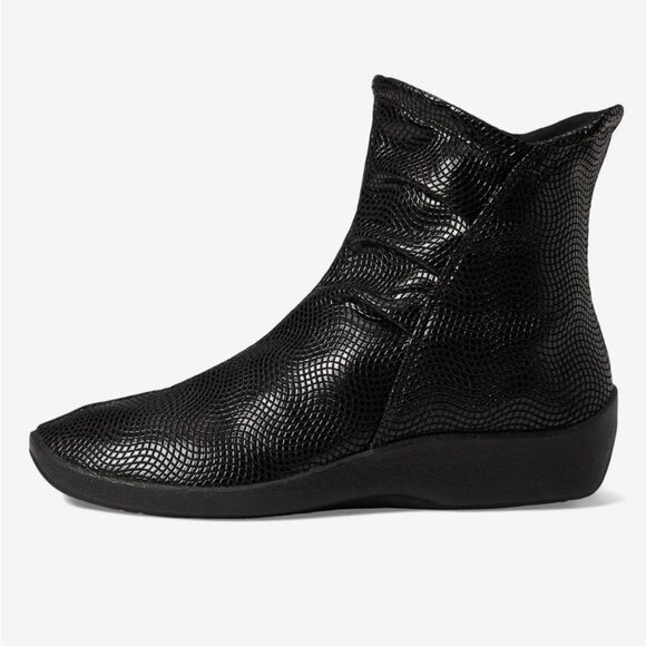 ARCOPEDICO Women’s Croc Shoes in the Size 41/9.5-10 US Size in Black Color - Picture 7 of 16